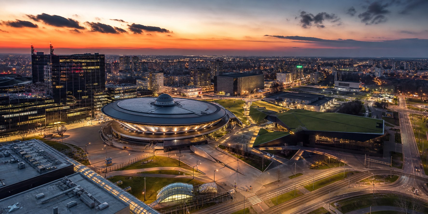Wieczorna panorama Katowic ze Spodkiem i Strefą Kultury